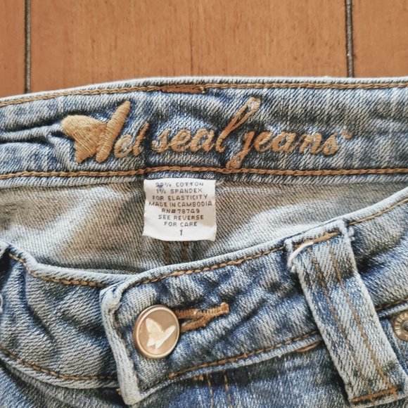Wet Seal Straight Leg Med Wash Jeans Sz 1 - Picture 6 of 6